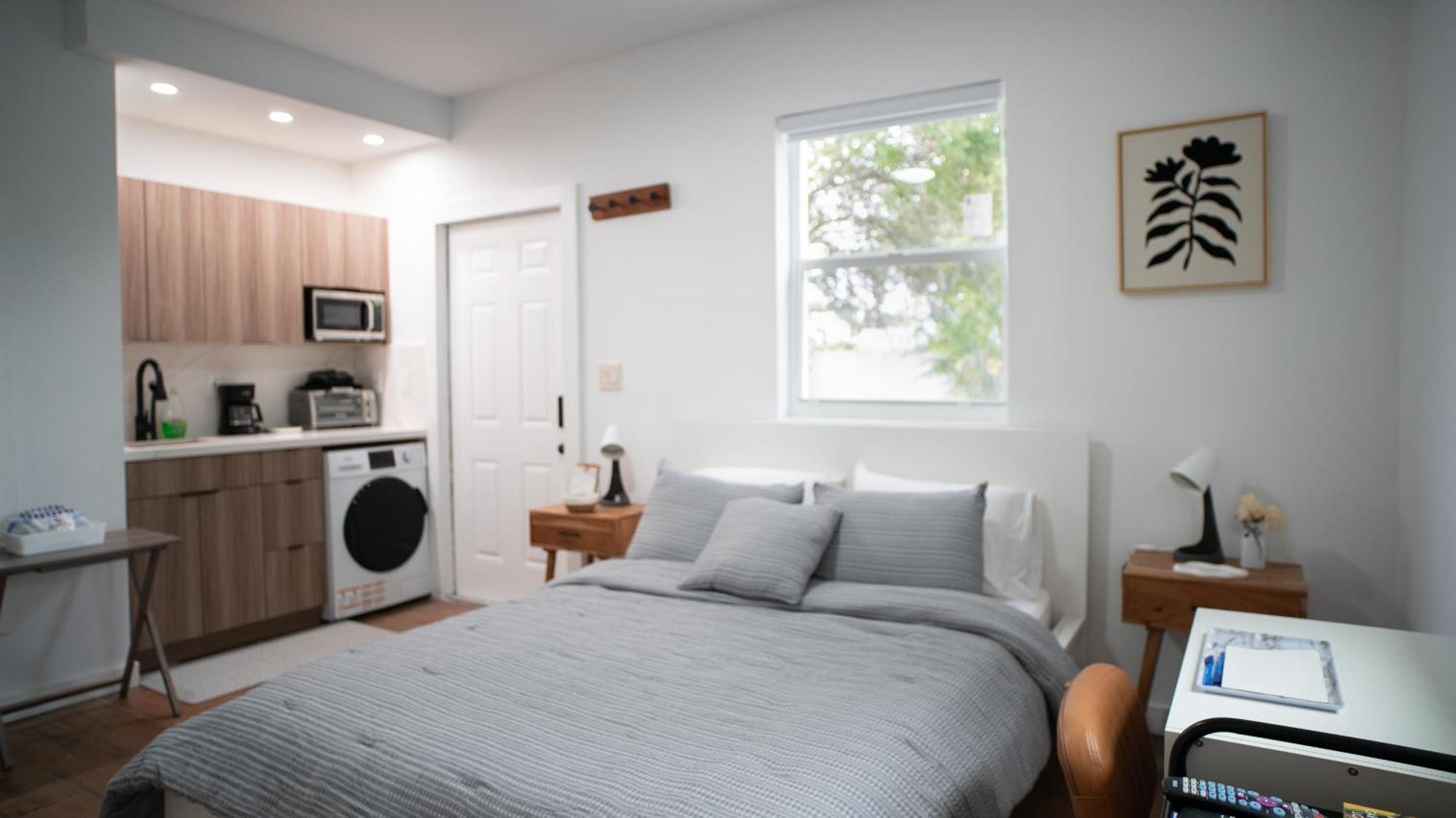Apartment Stylish Near Wynwood & Design District *